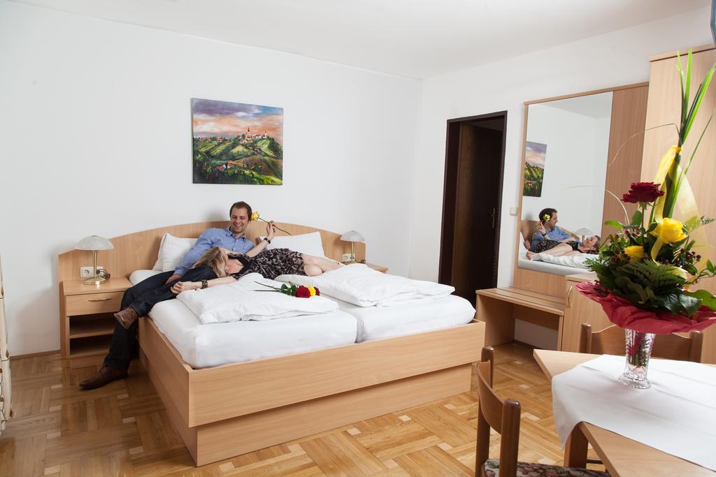 Gaestehaus Ferk - Fruehstueckspension, Bed & Breakfast Bad Radkersburg Rom bilde